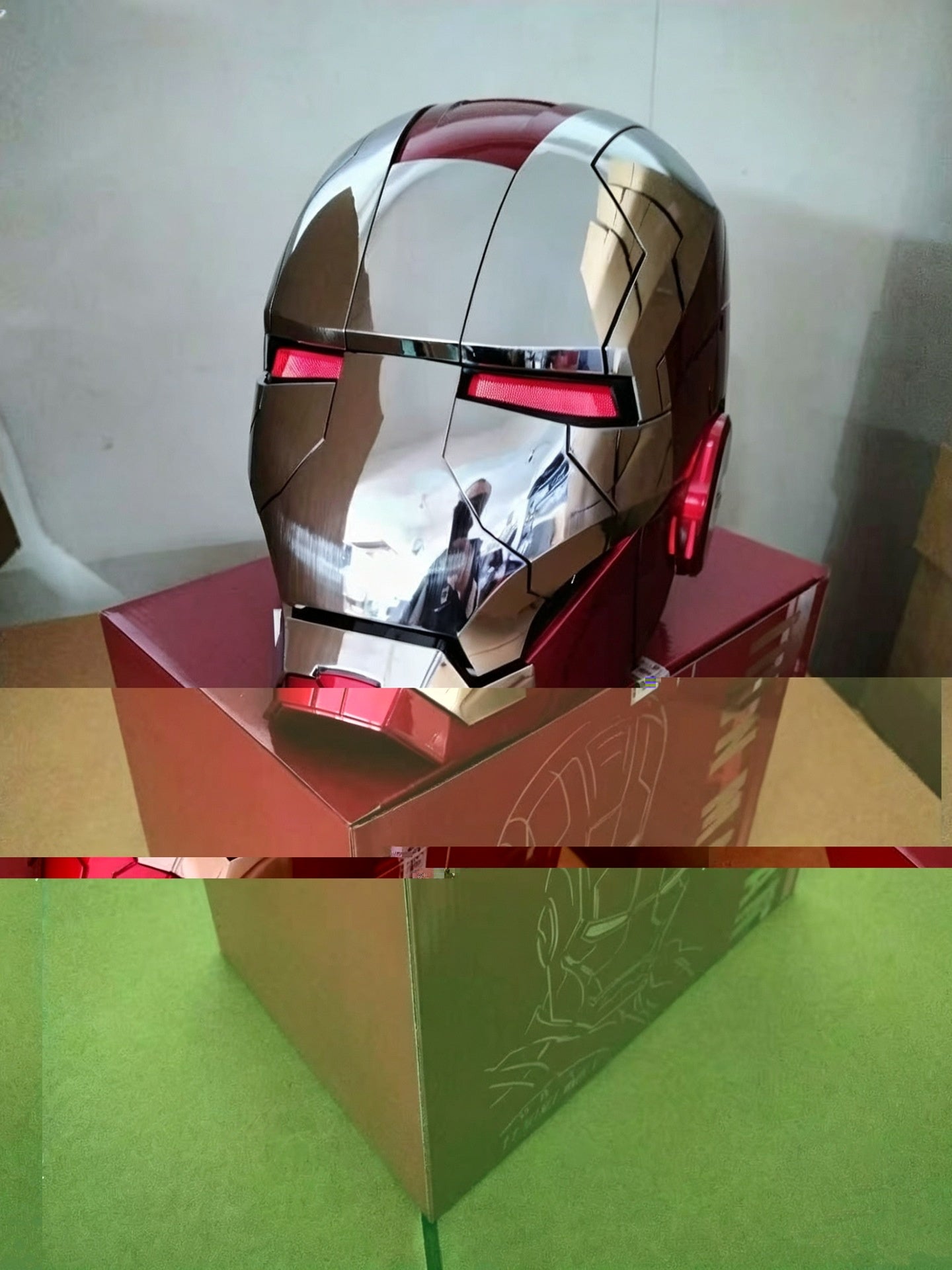 Casque de Super-Héros avec Visière Motorisée (Numéro 1)