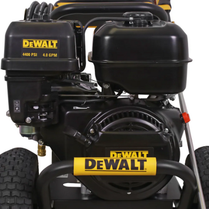 Pulvérisateur à essence à eau froide DeWALT 4400 lb/po² de 4,0 gal/min avec moteur 420 cc
